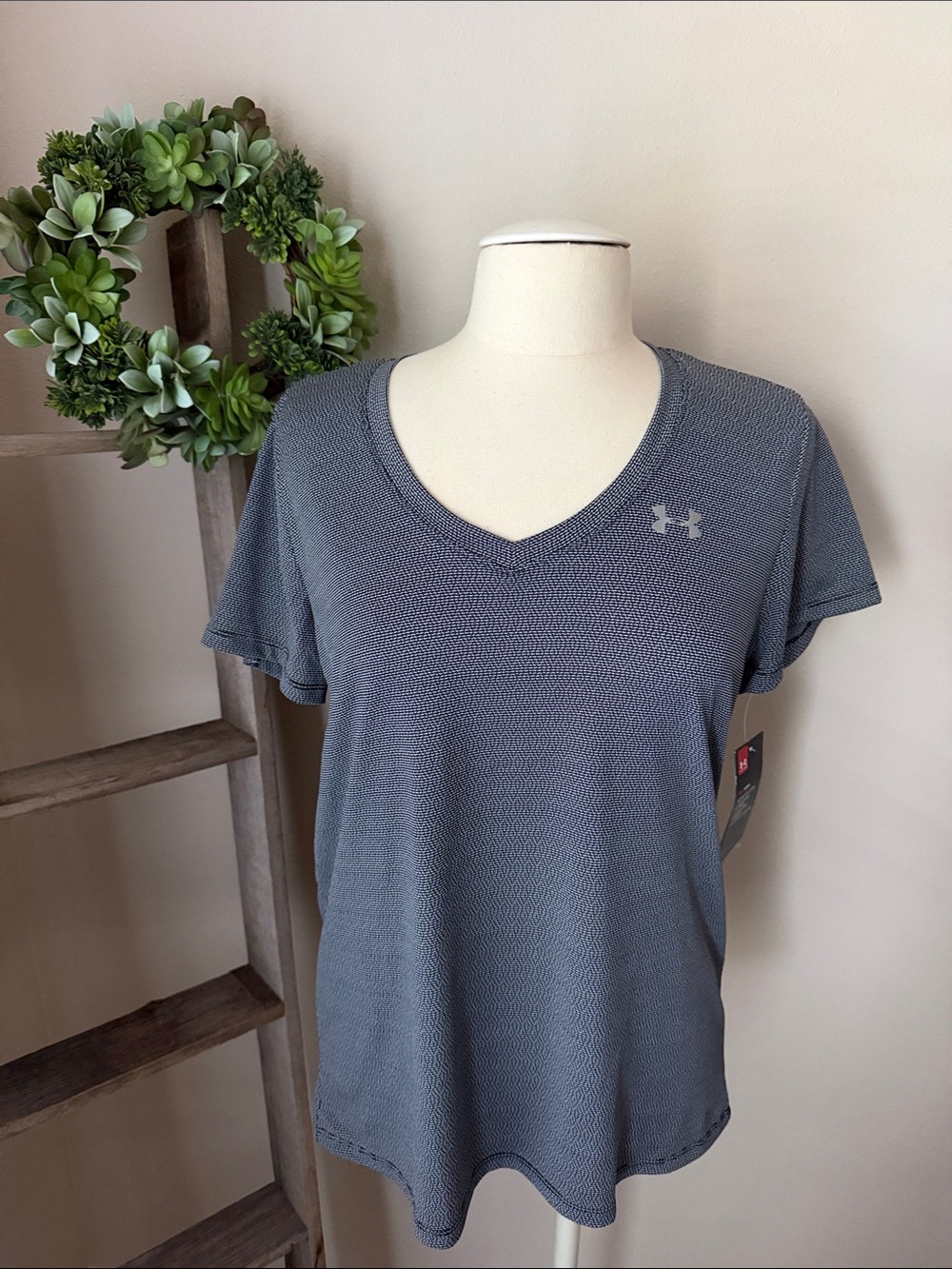 Under Armour V-neck tshirt